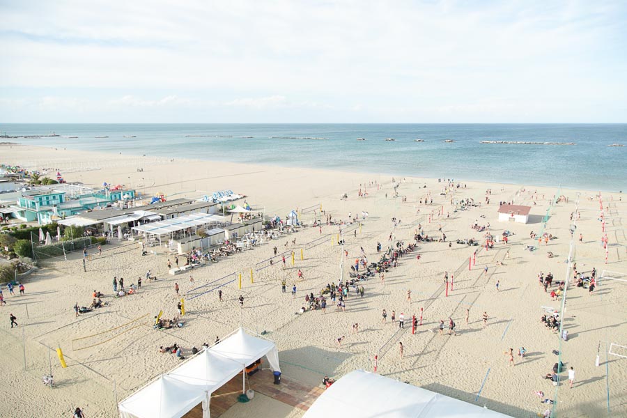 Beach volley, la carica dei mille nella beach arena