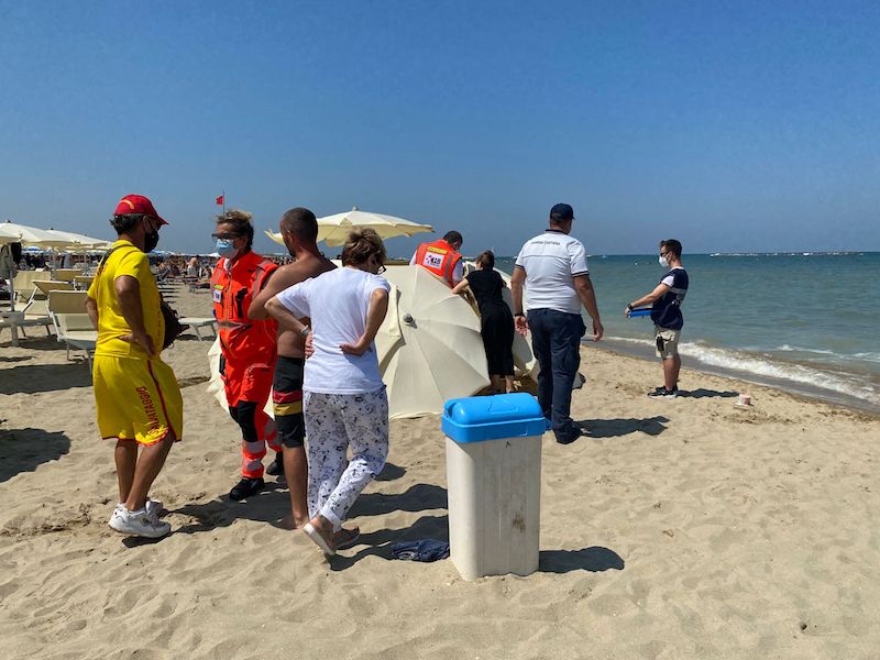 Turista croato di 81 anni muore annegato davanti al circolo velico