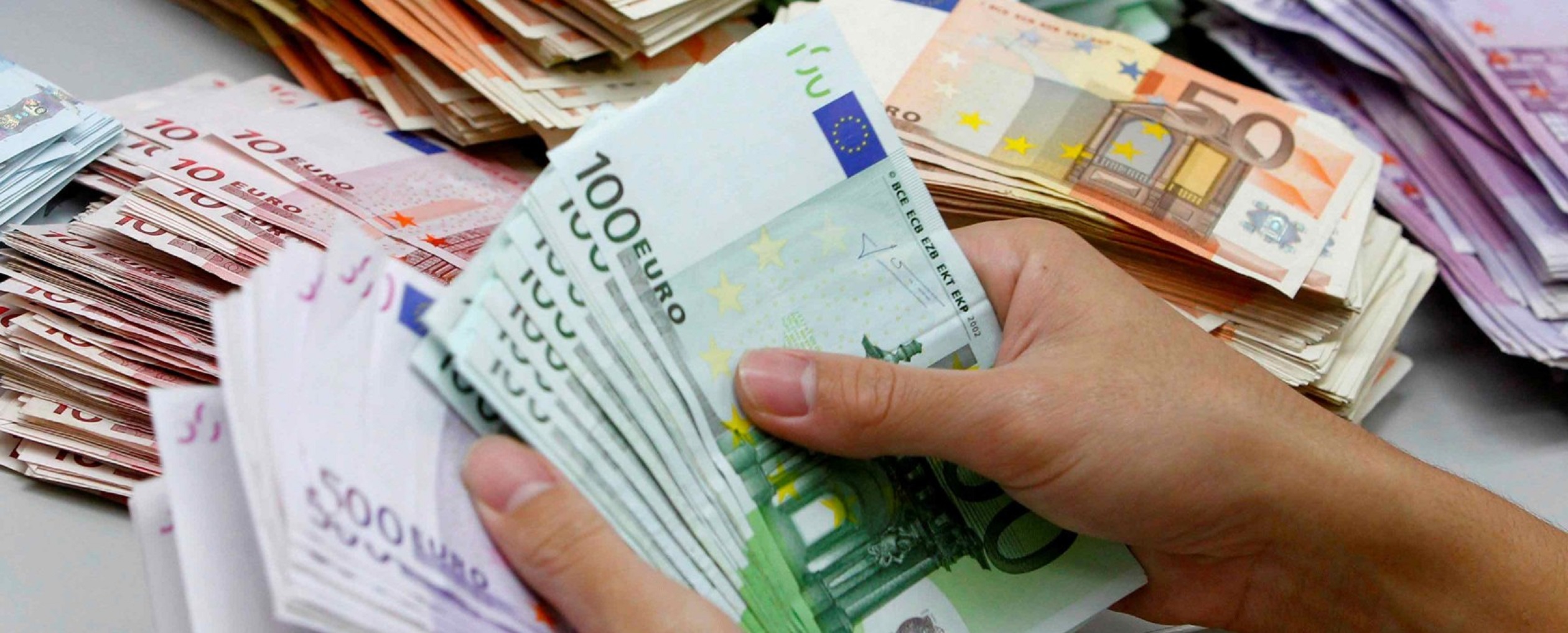 Da oggi si potrà pagare in contanti fino a cinquemila euro