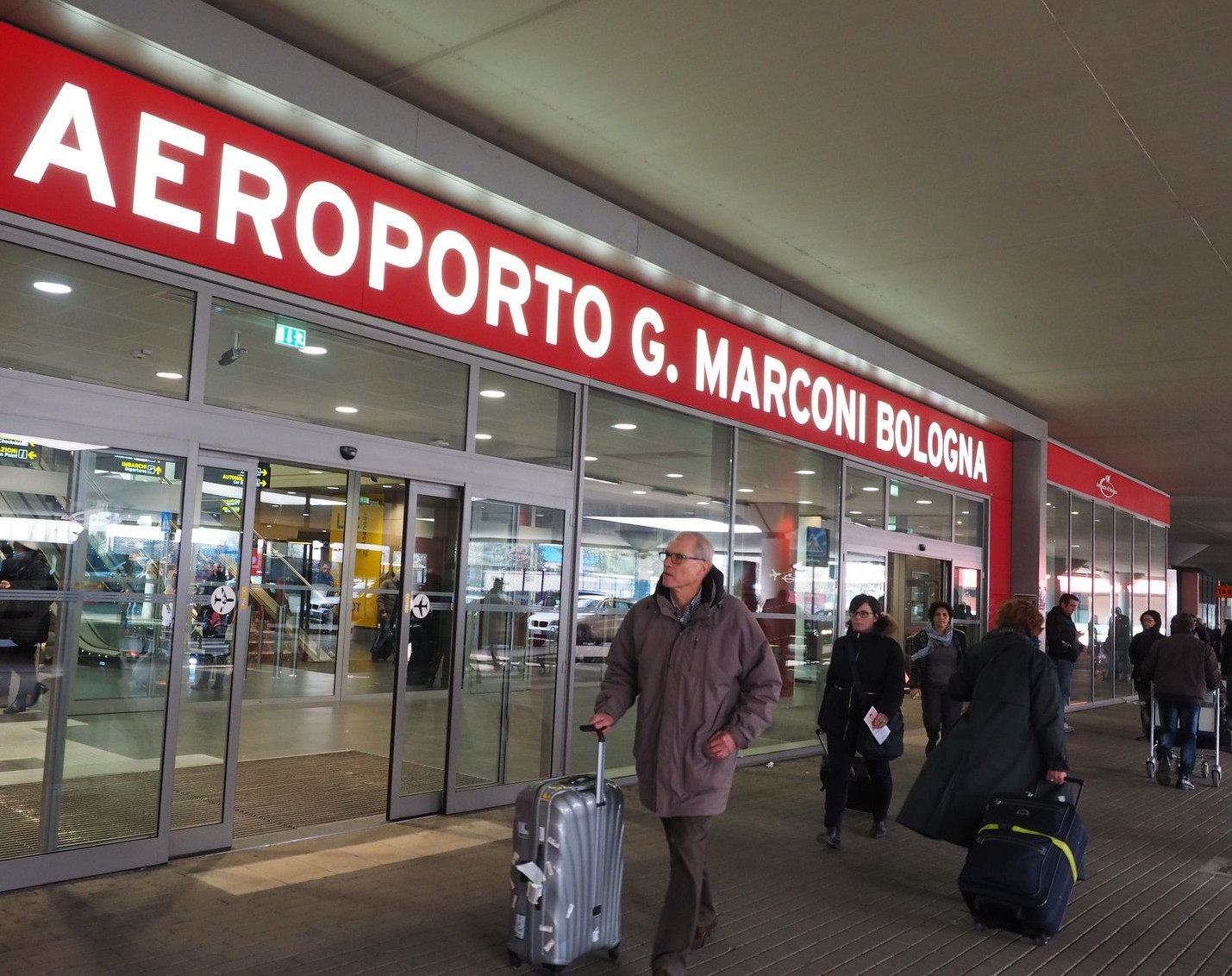 Contagi e ricoveri su Aeroporti, Bonaccini studia un’ordinanza