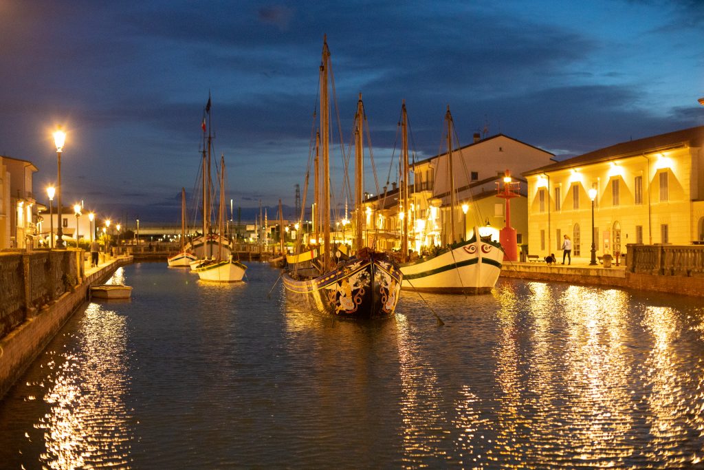 porto canale cesenatico sera