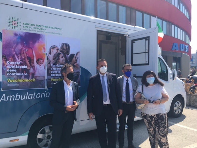 “VacciniAmo la Riviera”: cliniche mobili e camper sulla costa romagnola