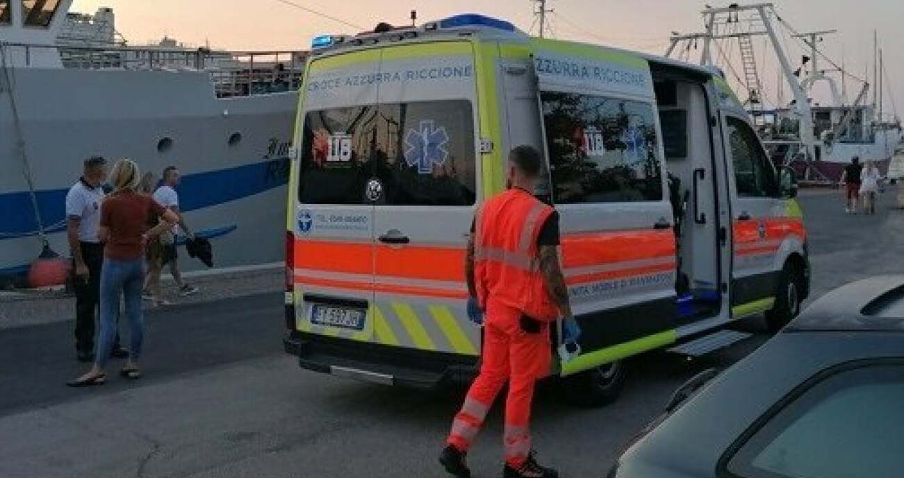 Bimba di 11 mesi in passeggino cade nel porto canale di Rimini