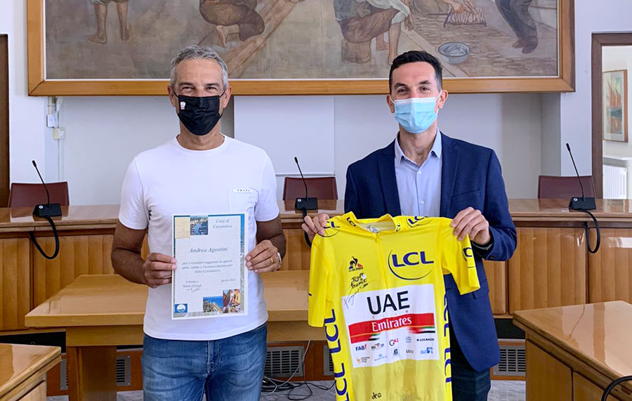 La Maglia Gialla del Tour donata a Cesenatico