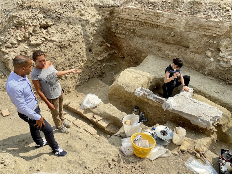 Cesena. Cantiere Tre Piazze, rimosso il mosaico di età imperiale