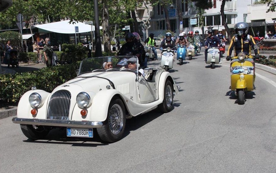 raduno auto e vespe d'epoca