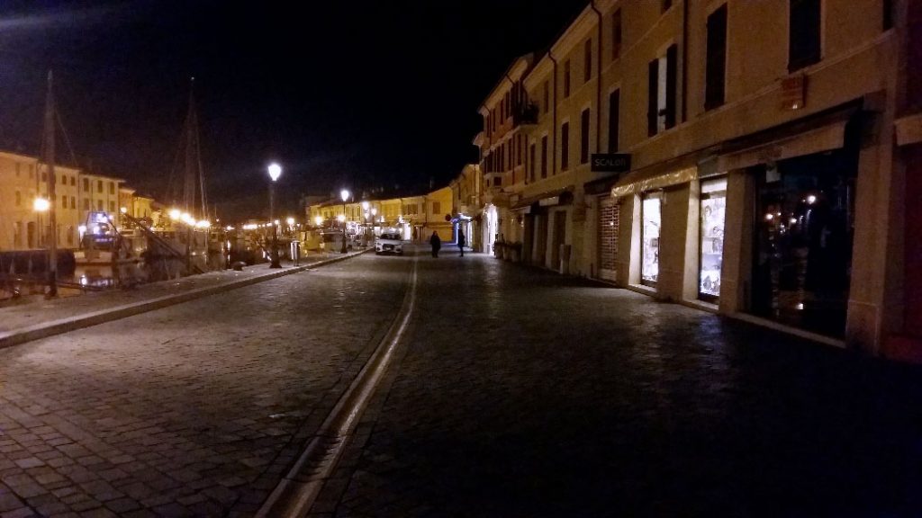 illuminazione pubblica porto canale buio