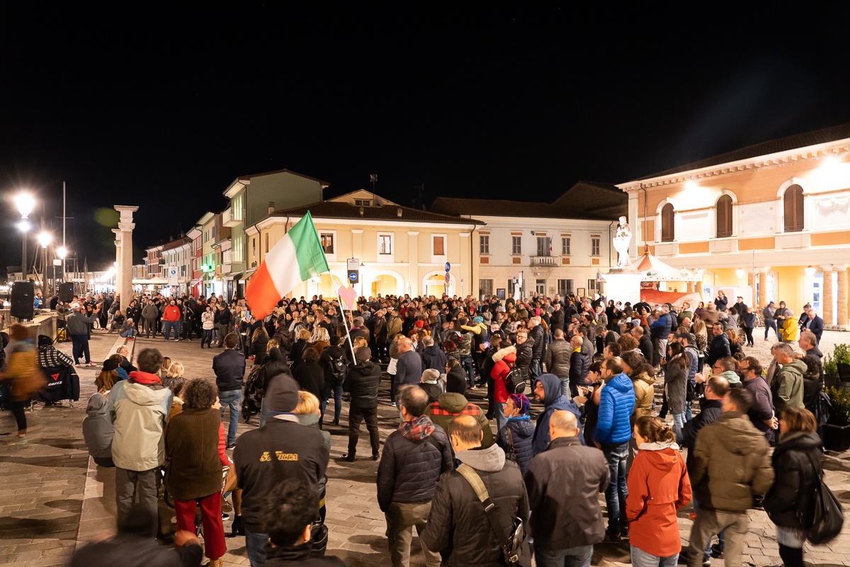 Quattrocento persone alla manifestazione No Green Pass