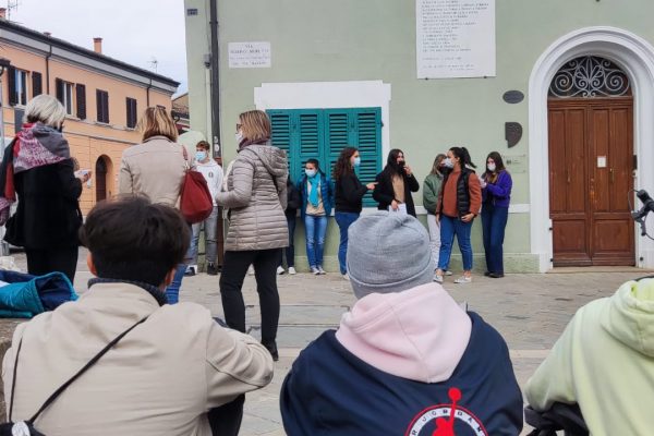 studenti insieme per progetto scolastico