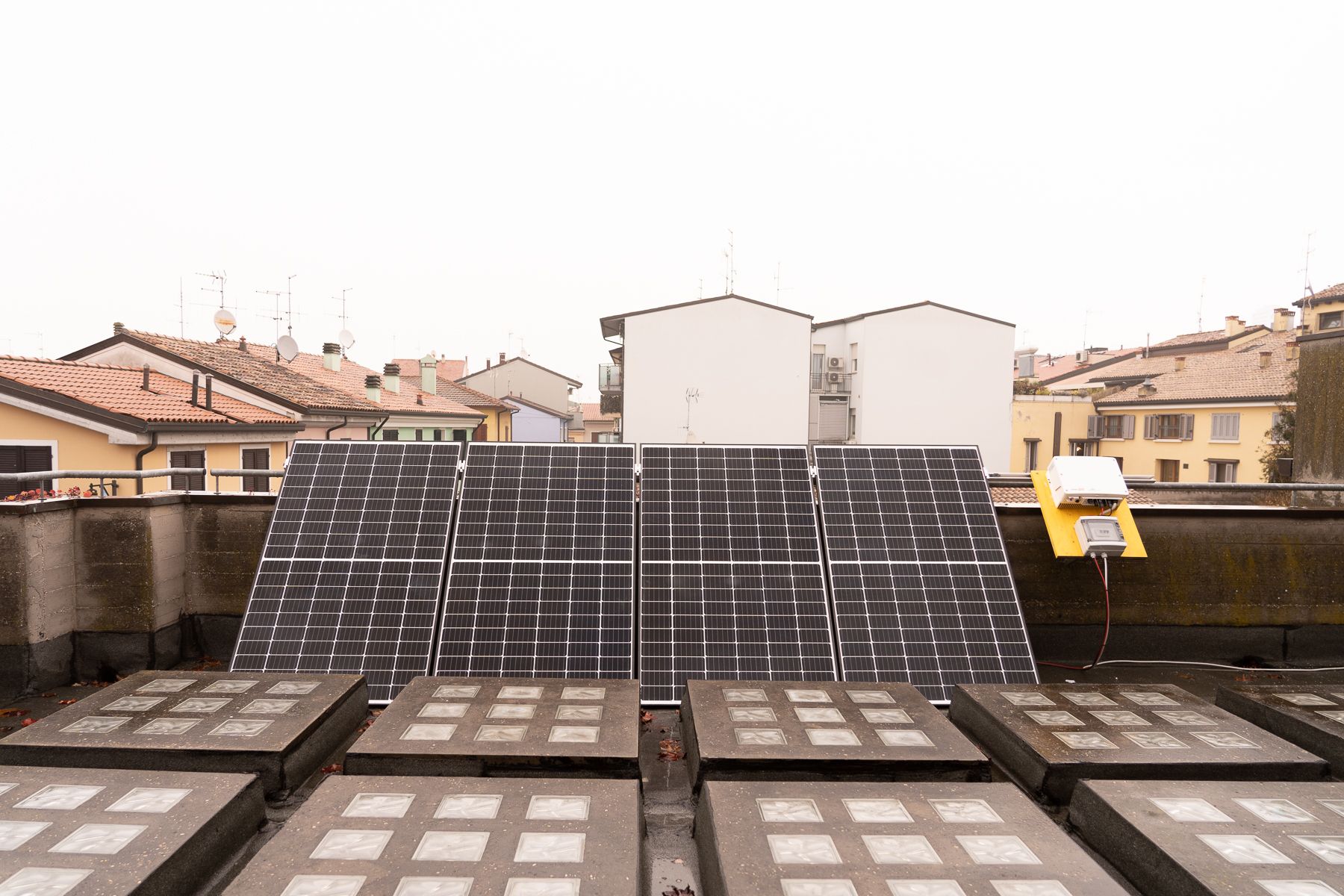 Cartellone green per il teatro di Cesenatico: installati pannelli fotovoltaici sul tetto