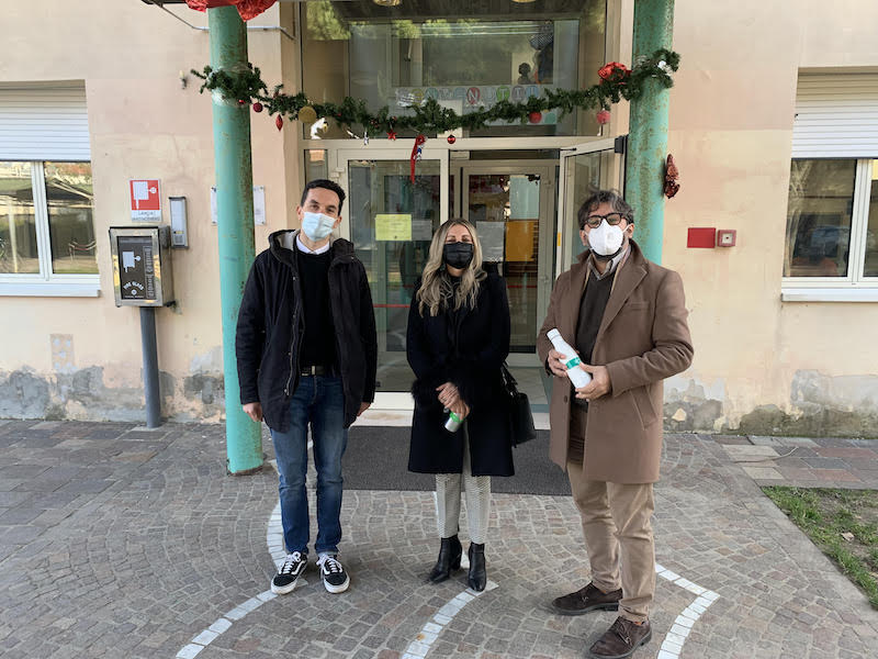 Consegnate le borracce agli studenti di prima elementare