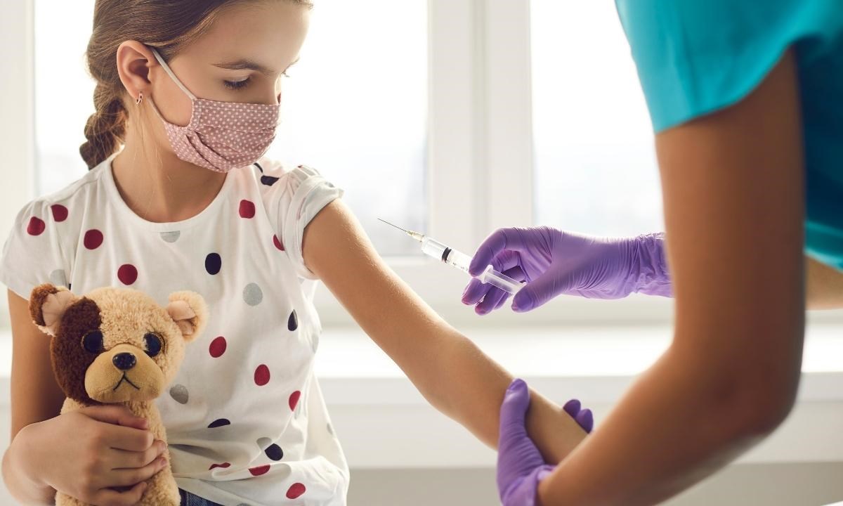 Vaccini, domenica secondo open day per la fascia 5-19 anni