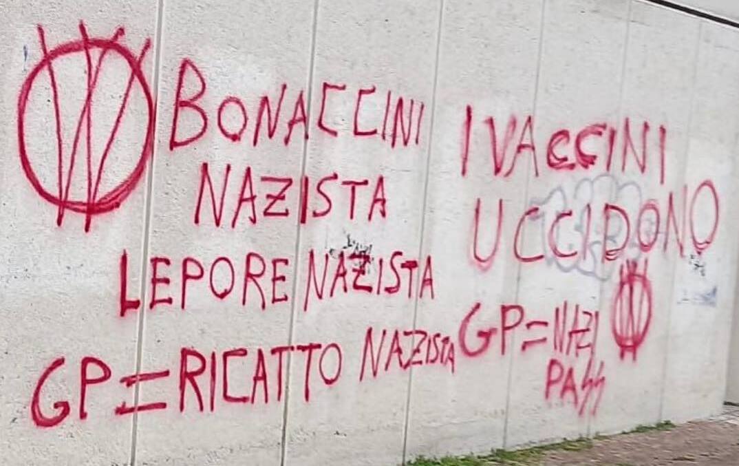 Insulti nazisti contro Bonaccini sui muri della Regione