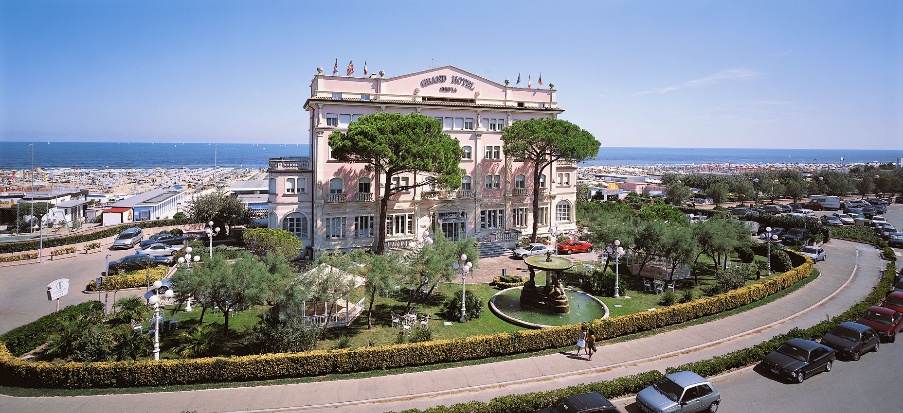 Il Grand Hotel di Cervia torna al centro della movida