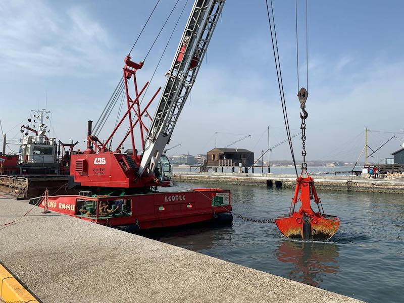 Cambia la legge, rinviato il dragaggio del porto canale