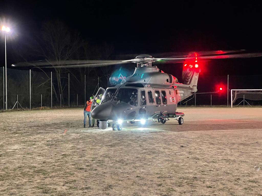 Elicottero militare salva escursionista in pericolo