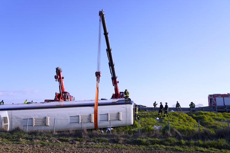 Fuori strada pullman di profughi ucraini, un morto VIDEO