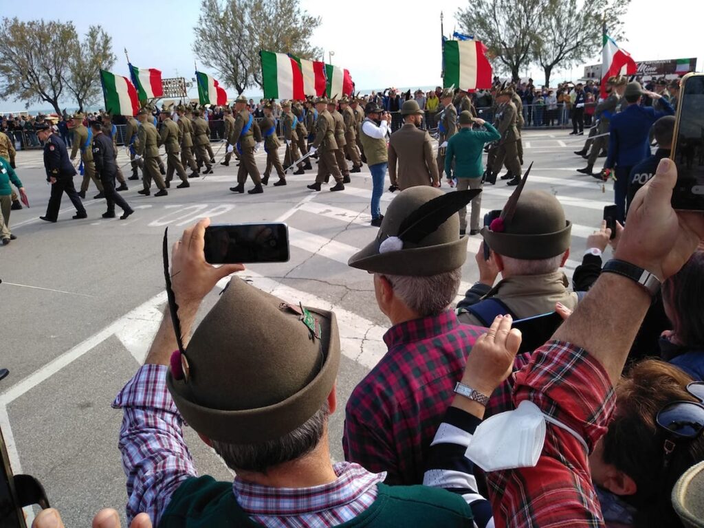 Alpini: centinaia di casi di molestie denunciate a Rimini