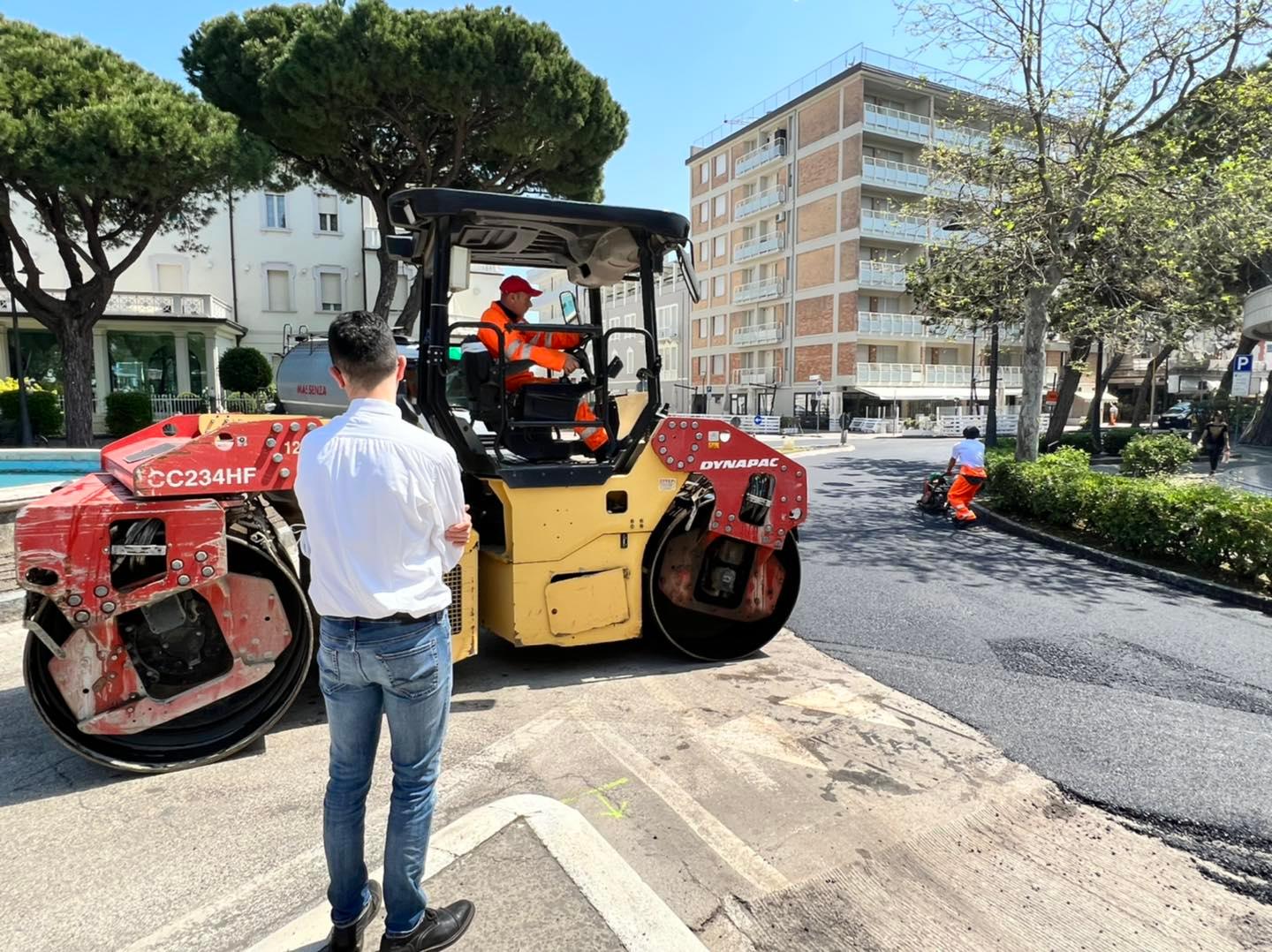 E’ iniziato ieri in centro storico il piano asfalti 2022