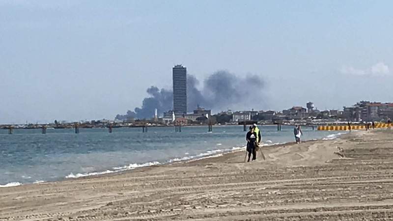 In fiamme una casa a Igea. Fumo visibile da Cesenatico