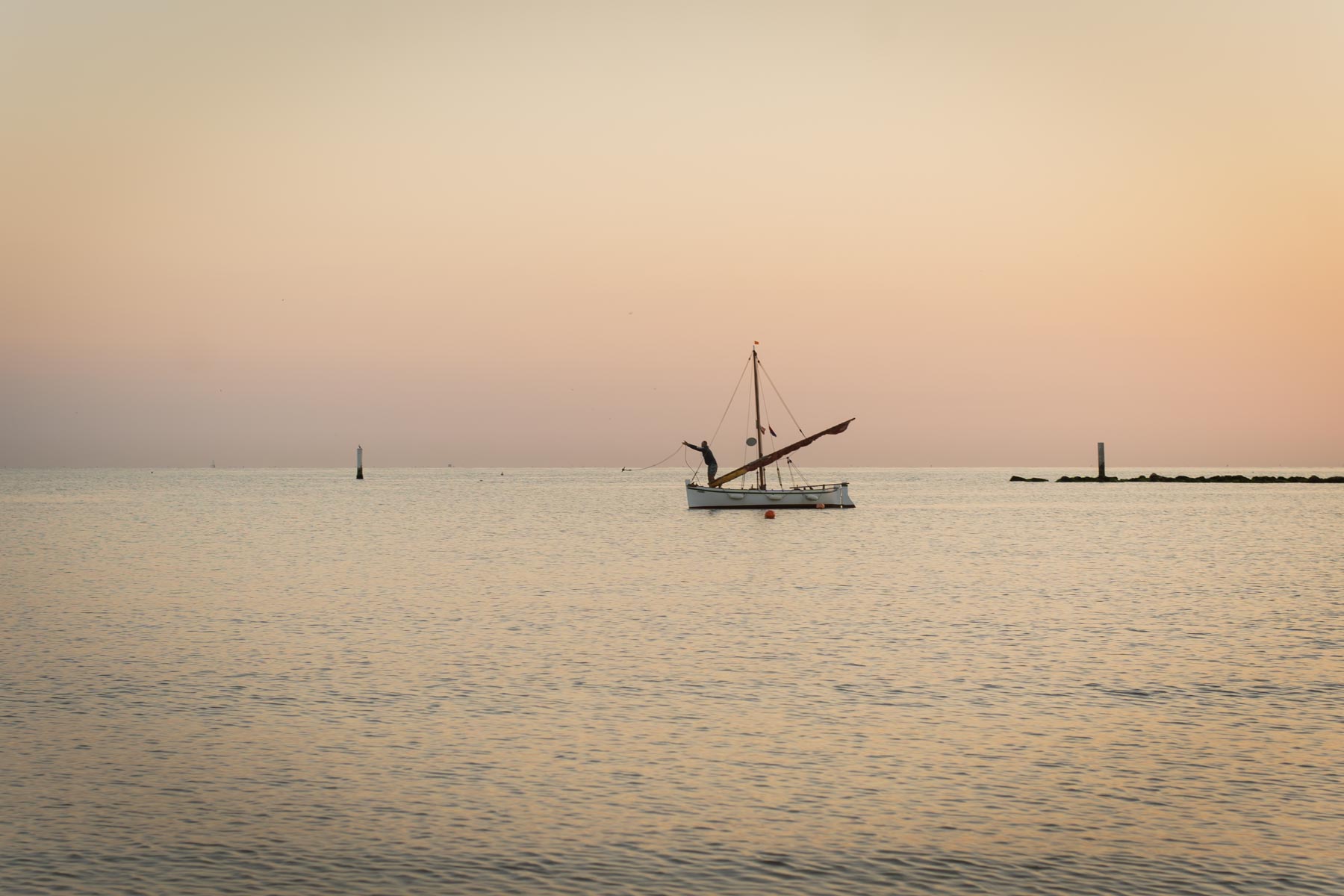 La scappata della Lucarelli sul mare di Cesenatico