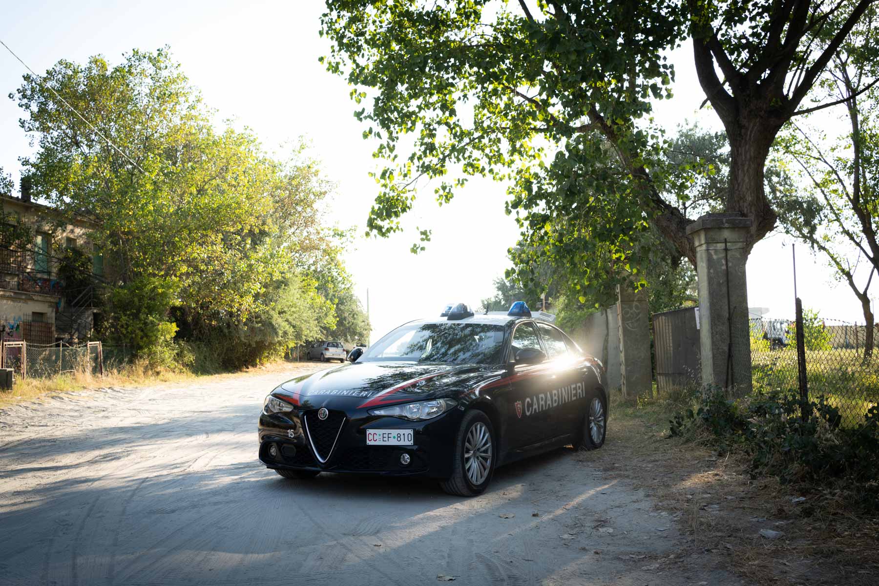 Fugge in auto con la refurtiva ma resta coinvolto in un incidente: arrestato