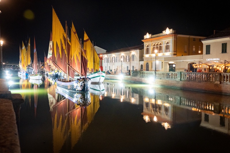 Il porto canale di Cesenatico si illumina