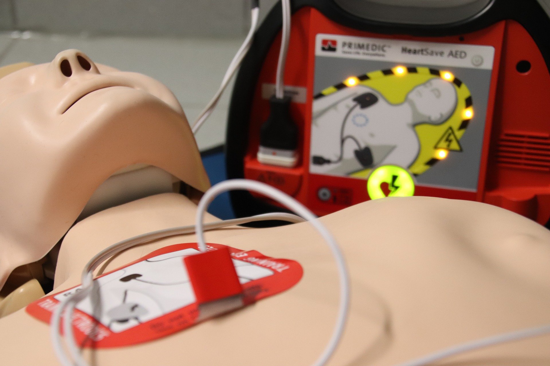 Installato un nuovo defibrillatore vicino alla farmacia di Sala