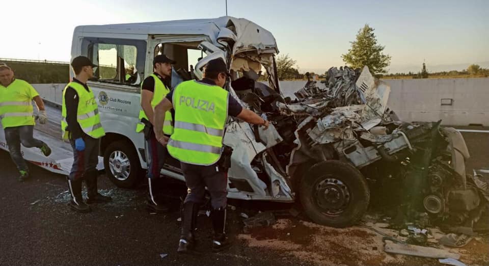 Tragedia in A4: muoiono cinque disabili e l’ex sindaco di Riccione