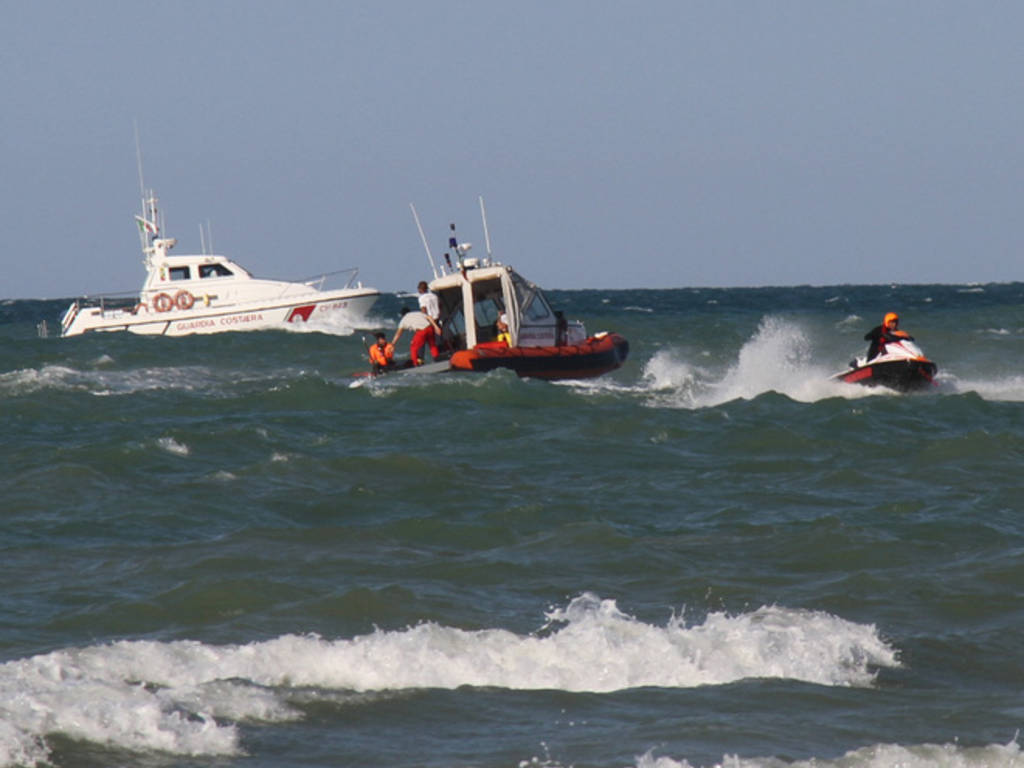 Morì dopo il tuffo dal catamarano: padre e figlio a processo