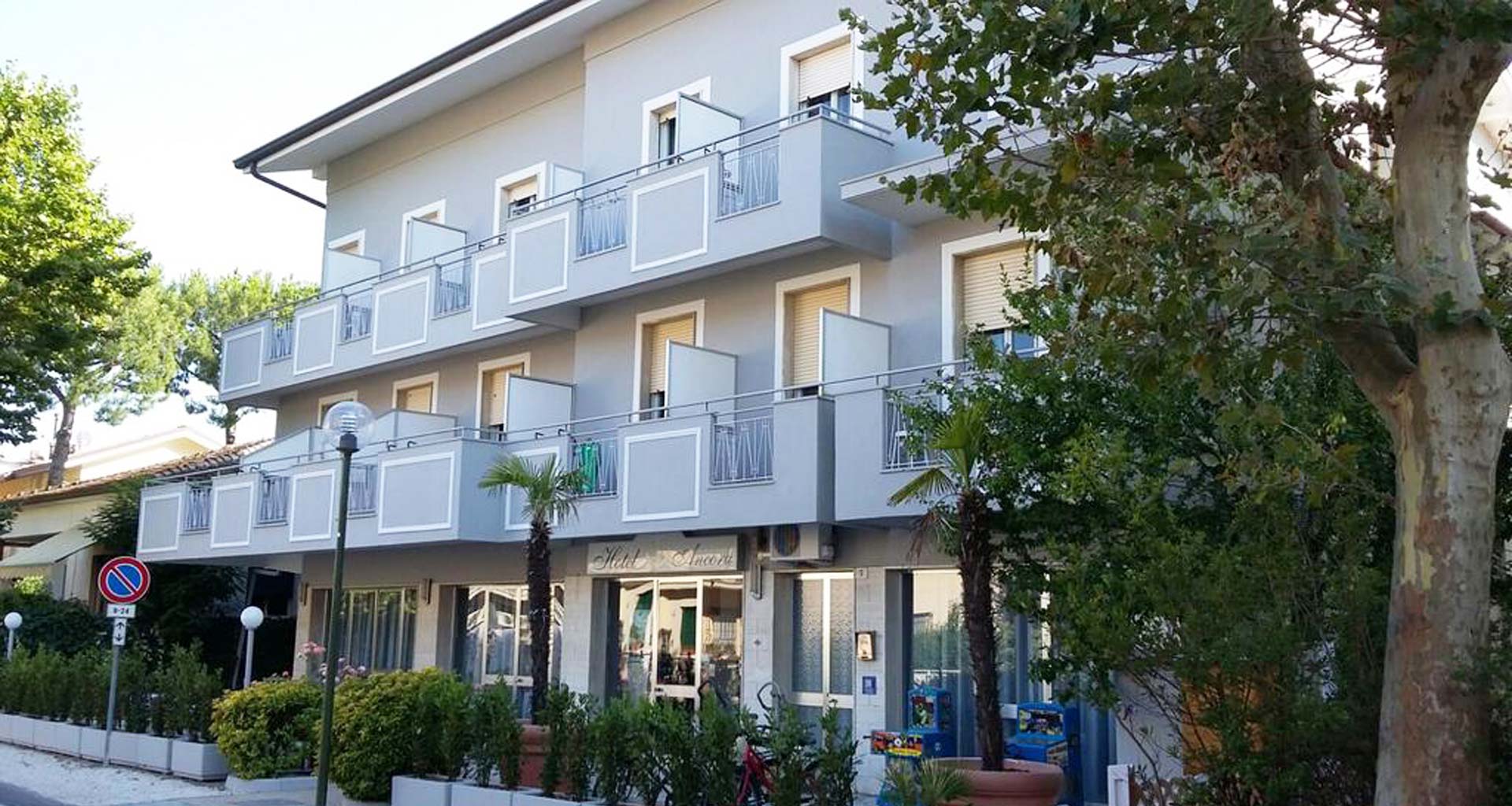 La Corte d’Appello restituisce l’hotel Ancora alla famiglia Coppola