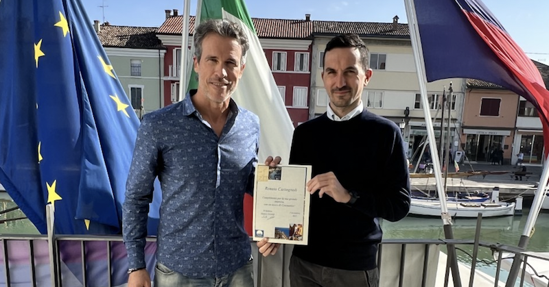 Il sindaco ha premiato Renato Castagnoli per la sua ultima impresa ciclistica