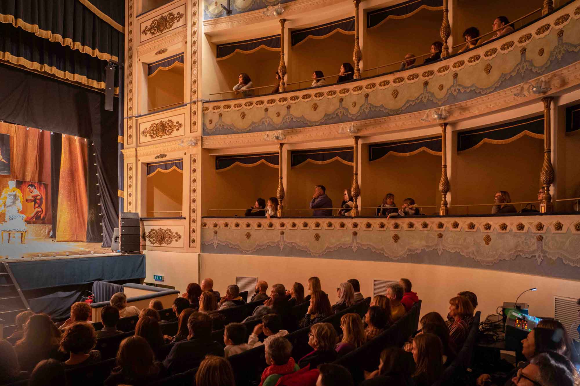 Oggi sessanta musicisti tutti assieme sul palco del teatro di Cesenatico