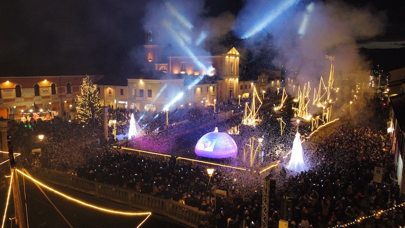 E luce fu… Si accende il Natale di Cesenatico