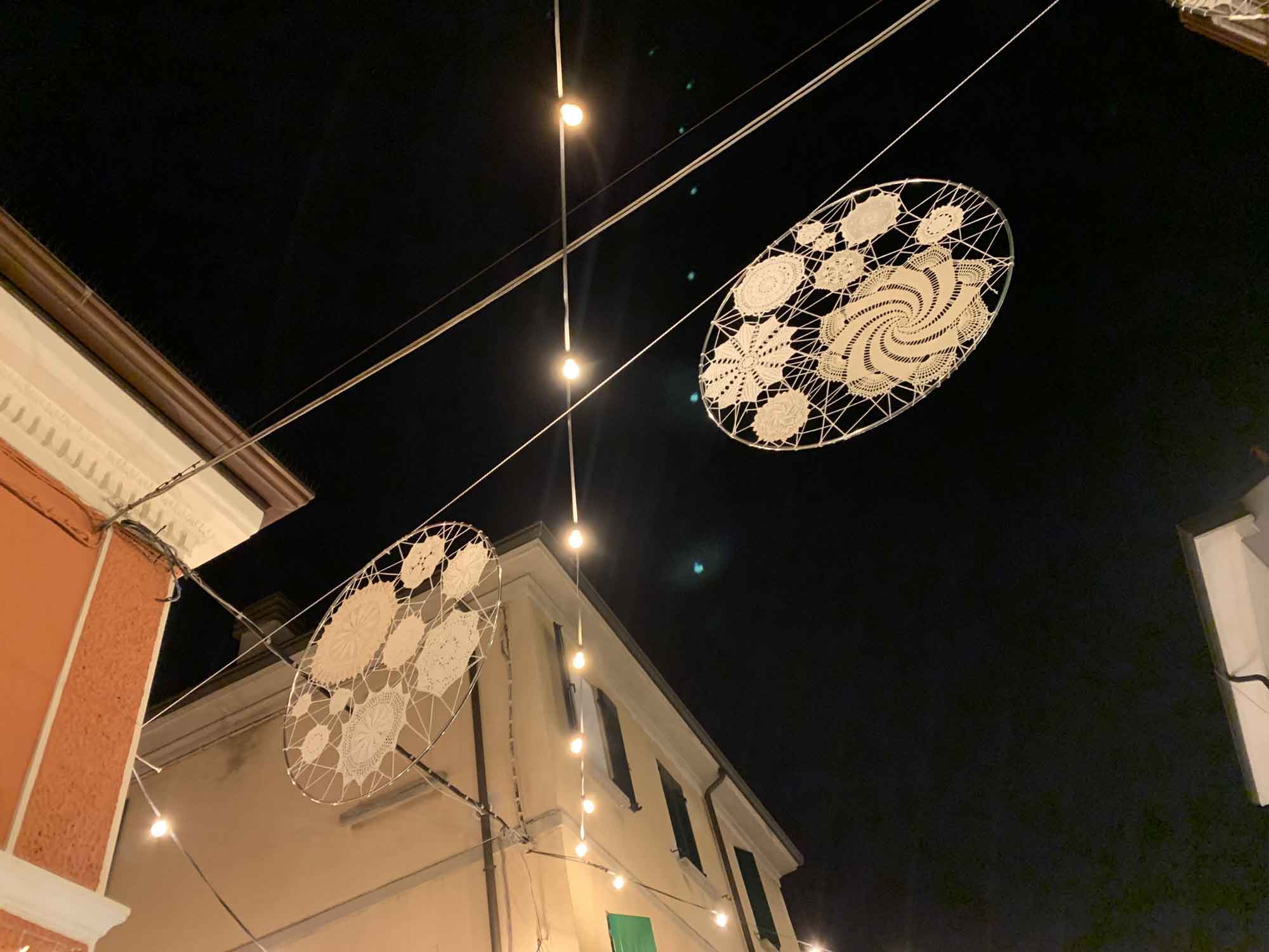 Sono tornati gli attacchi d’arte di un mare di lana