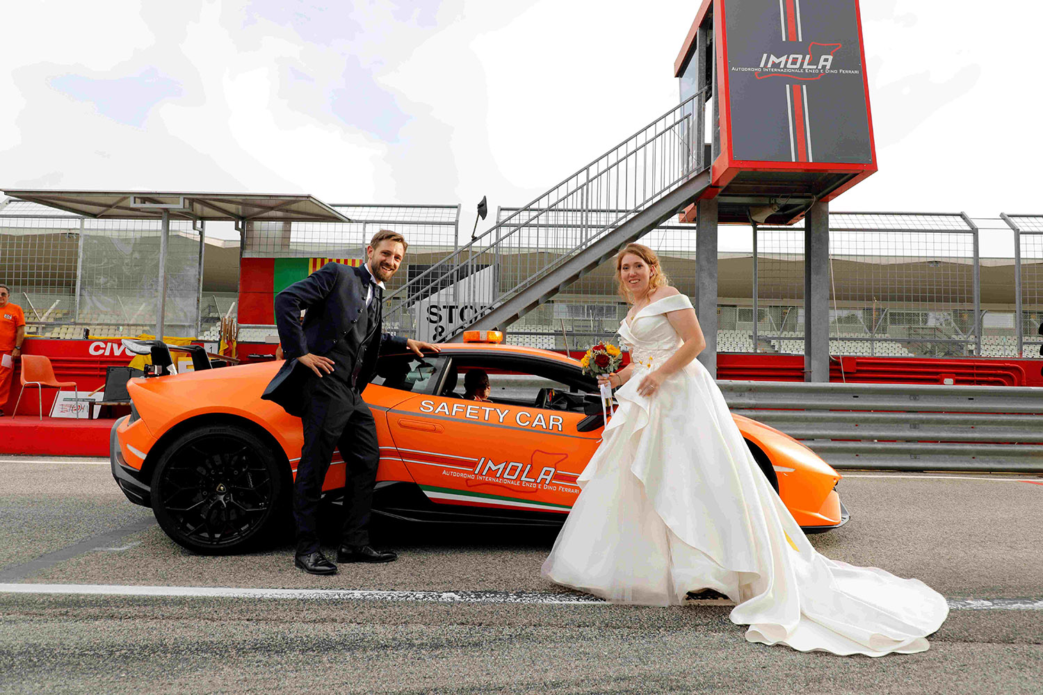 Imola, meno di mille euro per sposarsi all’autodromo di F1