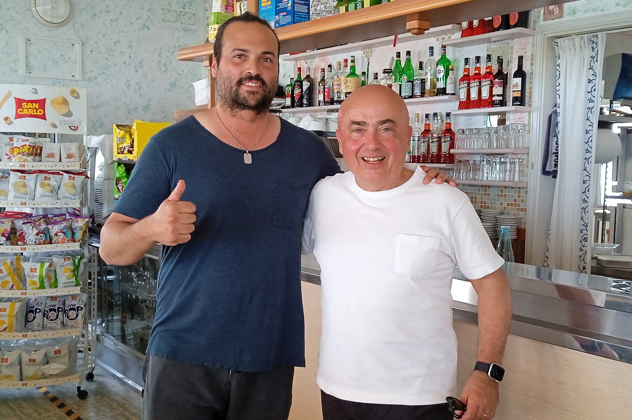 Paolo Cevoli in spiaggia a Cesenatico