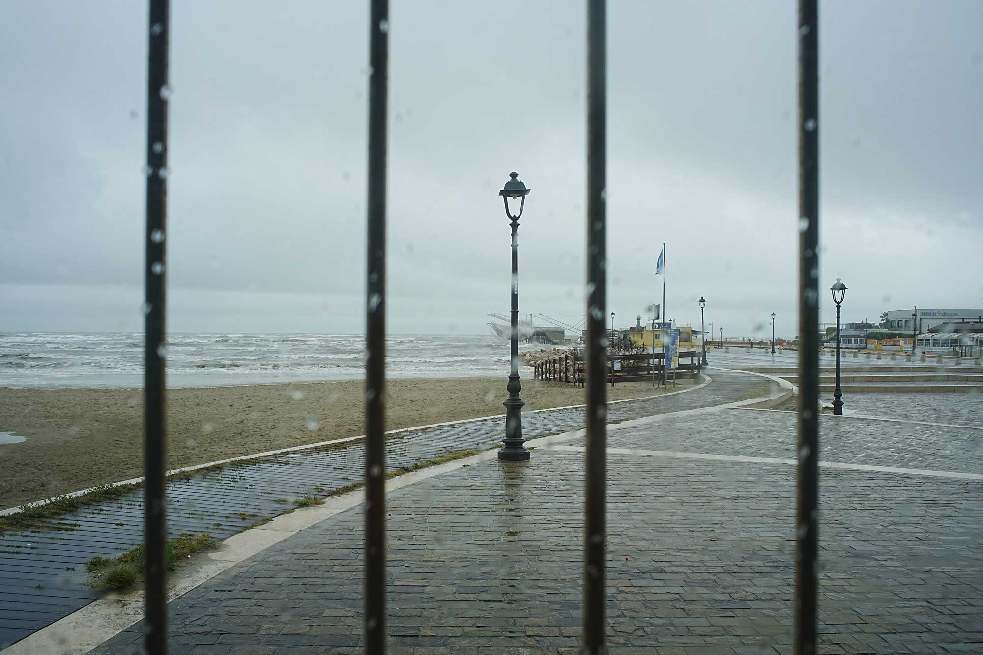 Allerta Rossa in Romagna. E a Cesenatico pioggia e temperature in picchiata