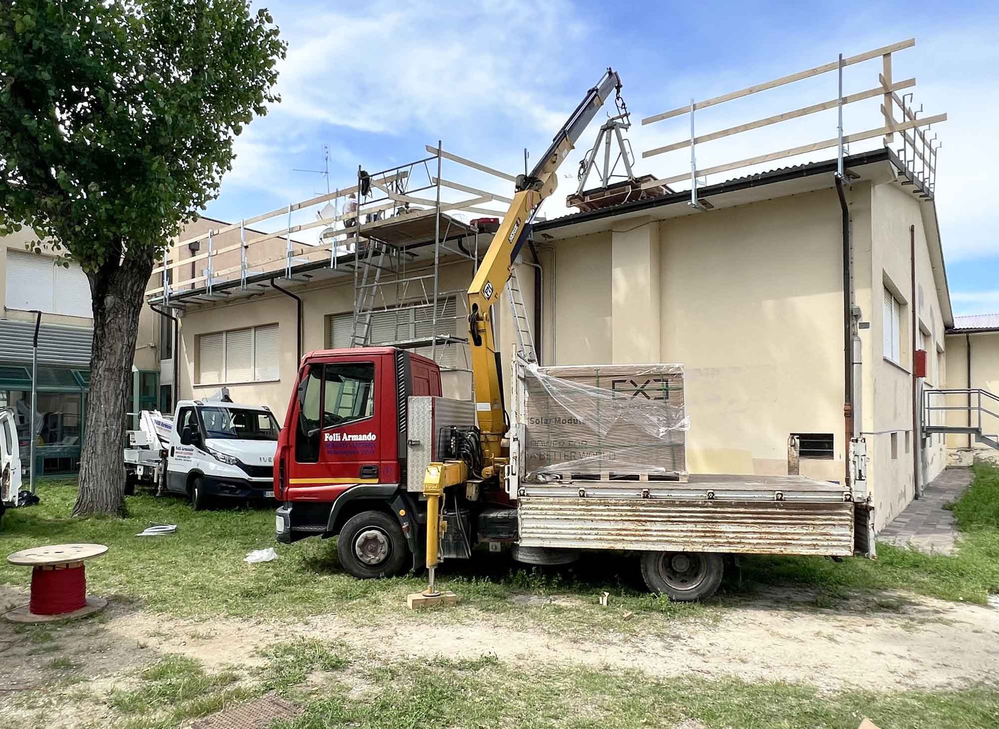 Scuola di via Caboto, sì al fotovoltaico