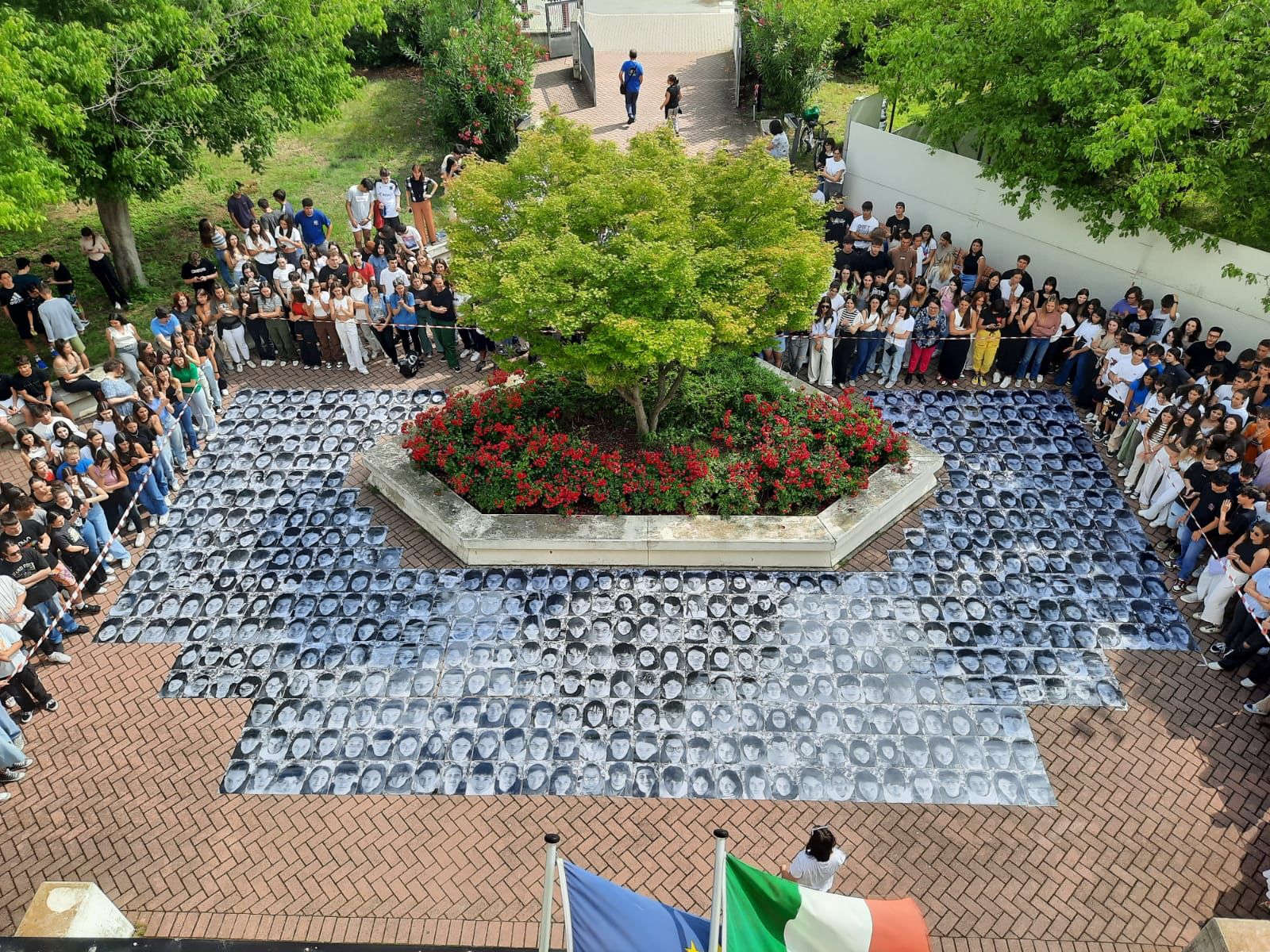 “Face id”. Al Ferrari il piazzale più artistico del mondo