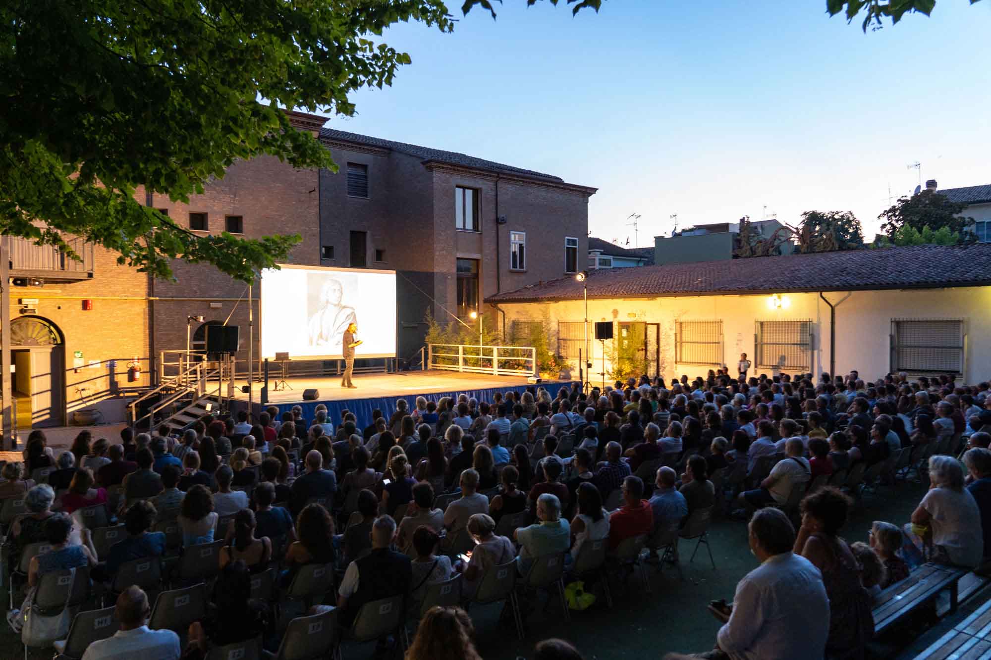 Apertura straordinaria biglietteria del teatro