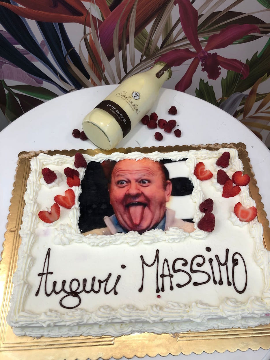 Creata da Jessica la torta per il compleanno di Massimo Boldi
