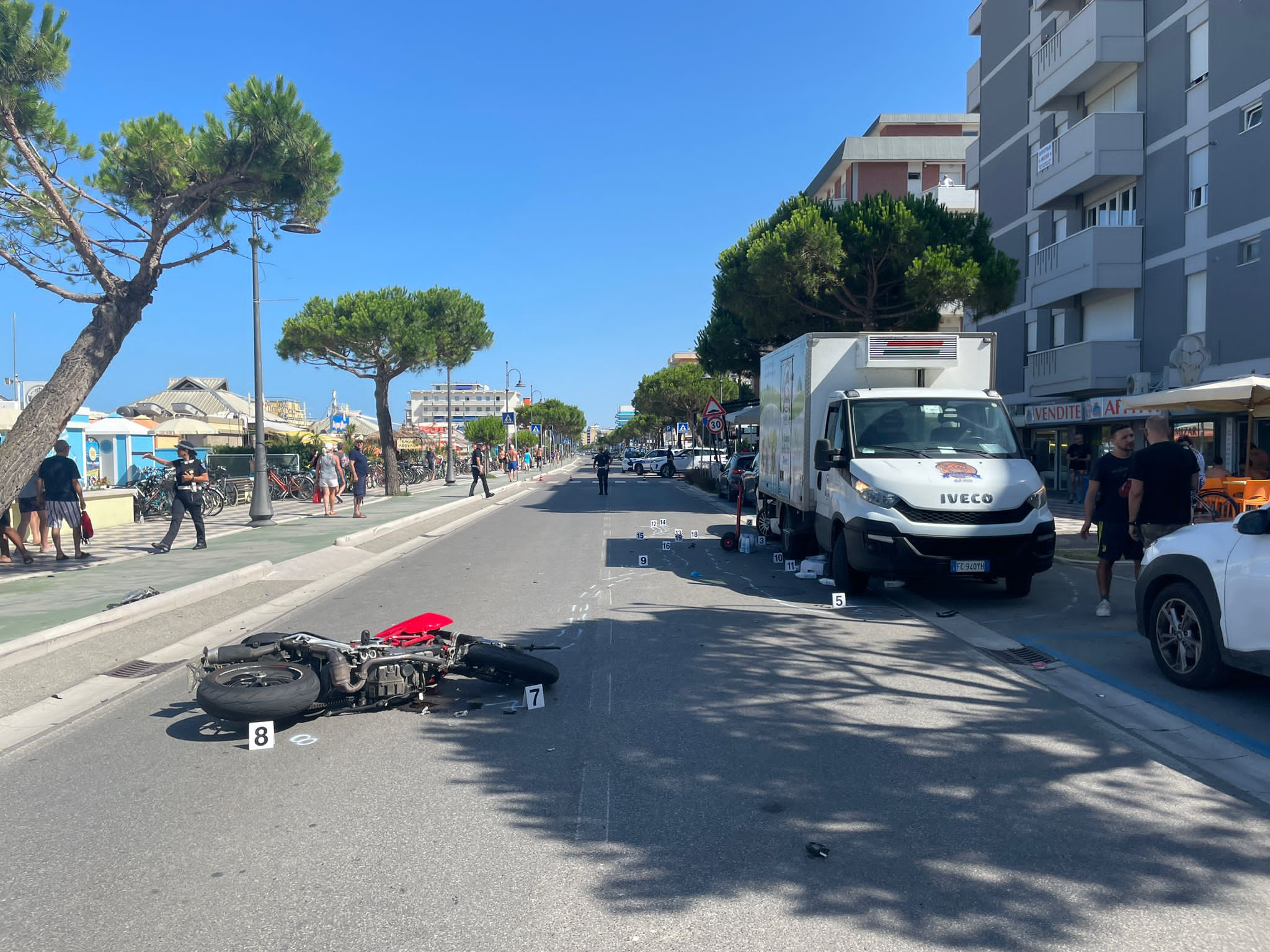 Carambola sul lungomare: in tre al pronto soccorso