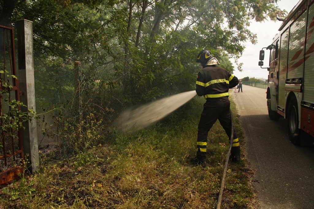 vigili del fuoco sterpaglie