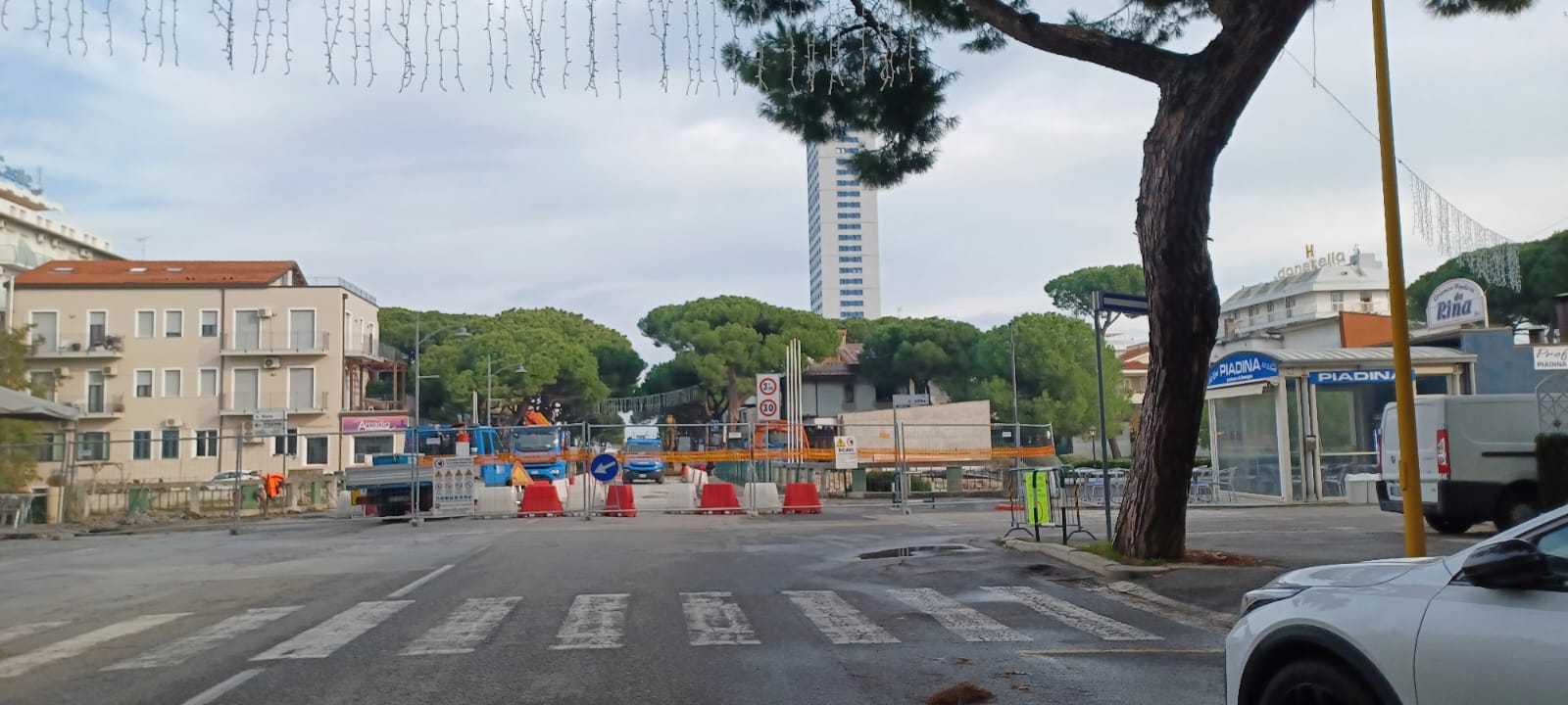 Oggi in tarda mattinata è stato chiuso il ponte di viale Roma
