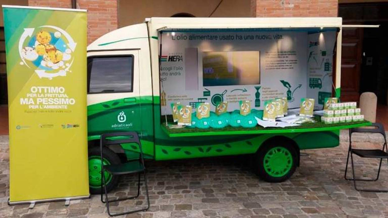 Smaltire l’olio alimentare: in città arriva l’info-point di Hera