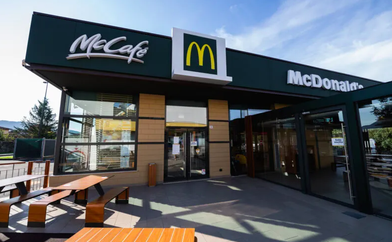Aperto il nuovo McDonald’s di Pinarella: darà lavoro a 38 ragazzi