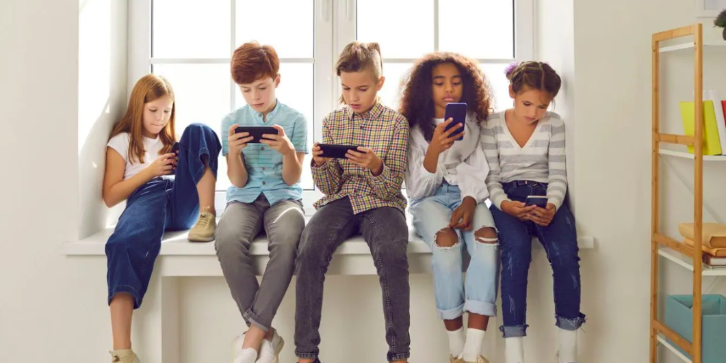 Smartphone vietati agli under 11, San Marino verso una legge