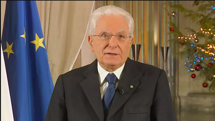 Mattarella: “I giovani che spalavano il fango cantando ‘Romagna mia’ esempio per l’Italia”