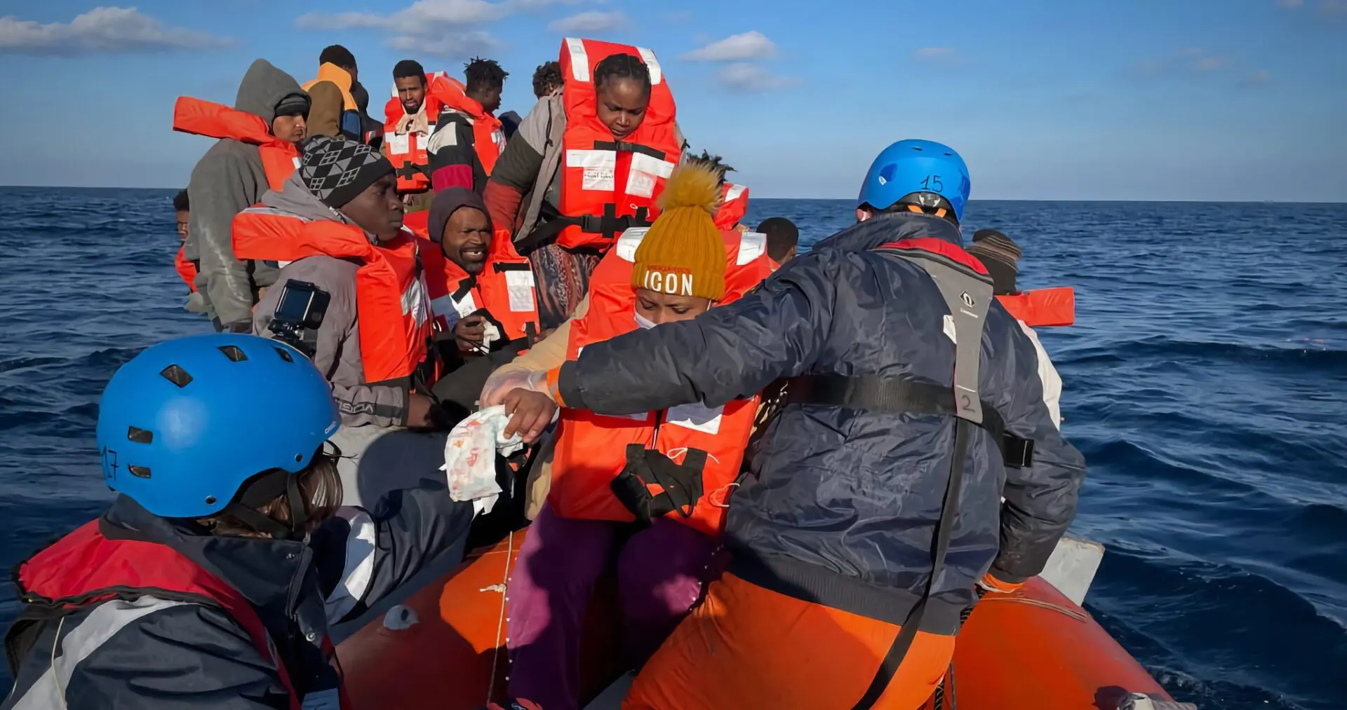 Nave Ong con 71 profughi a bordo attesa giovedì al porto di Ravenna